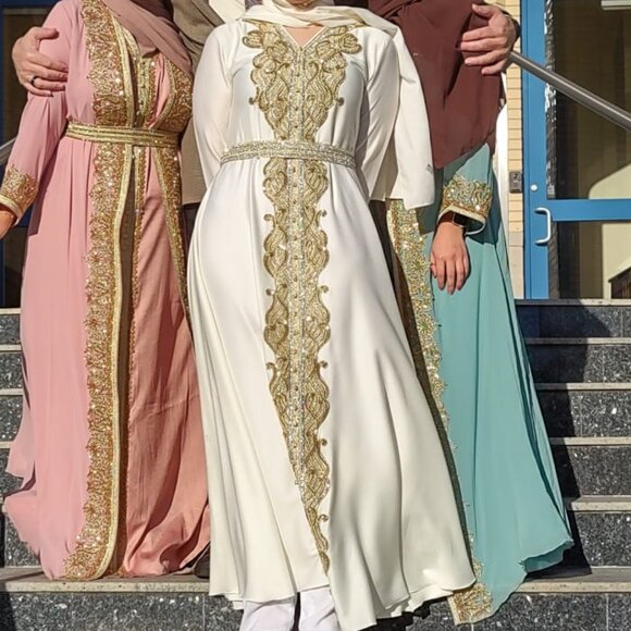 Elegant Cream and Gold Maxi Dress - Picture 2 of 4